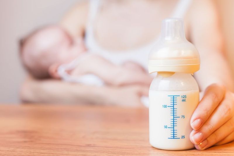 Can I use Formula When I Breastfeed? article image