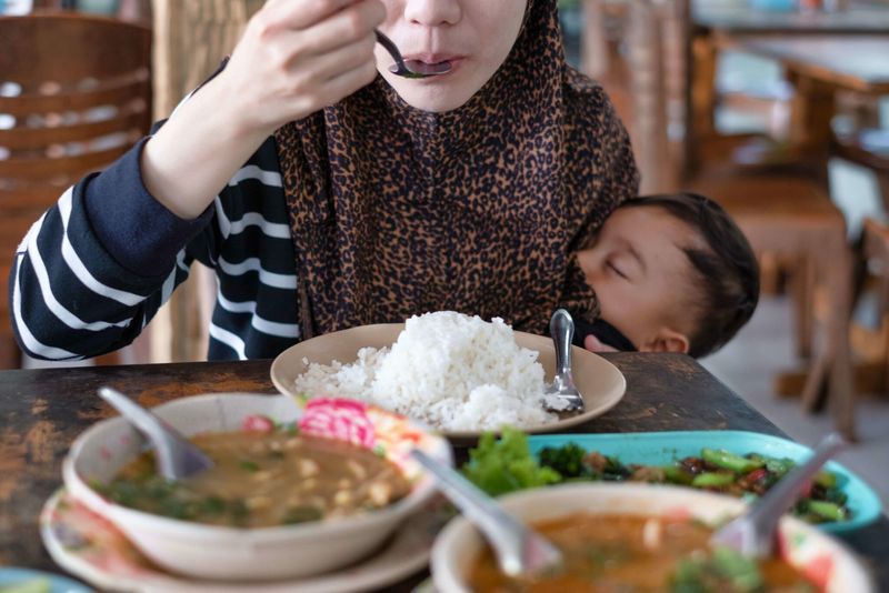 What to Eat When Breastfeeding article image
