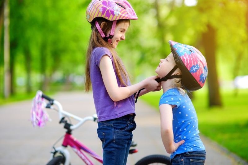 How do I Teach my Toddler to Wear a Bike Helmet? article image