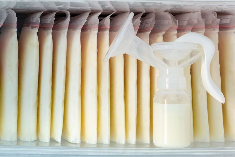 How to Store Breast Milk article image