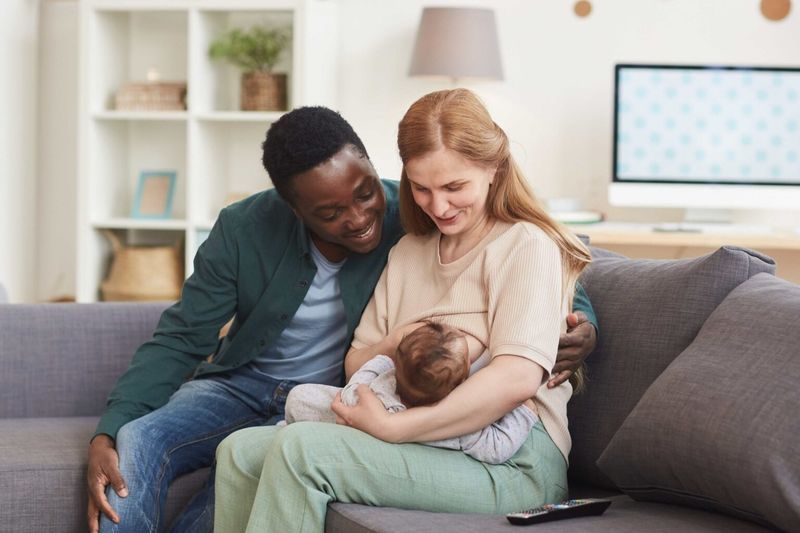 Involving dad With Breastfeeding article image